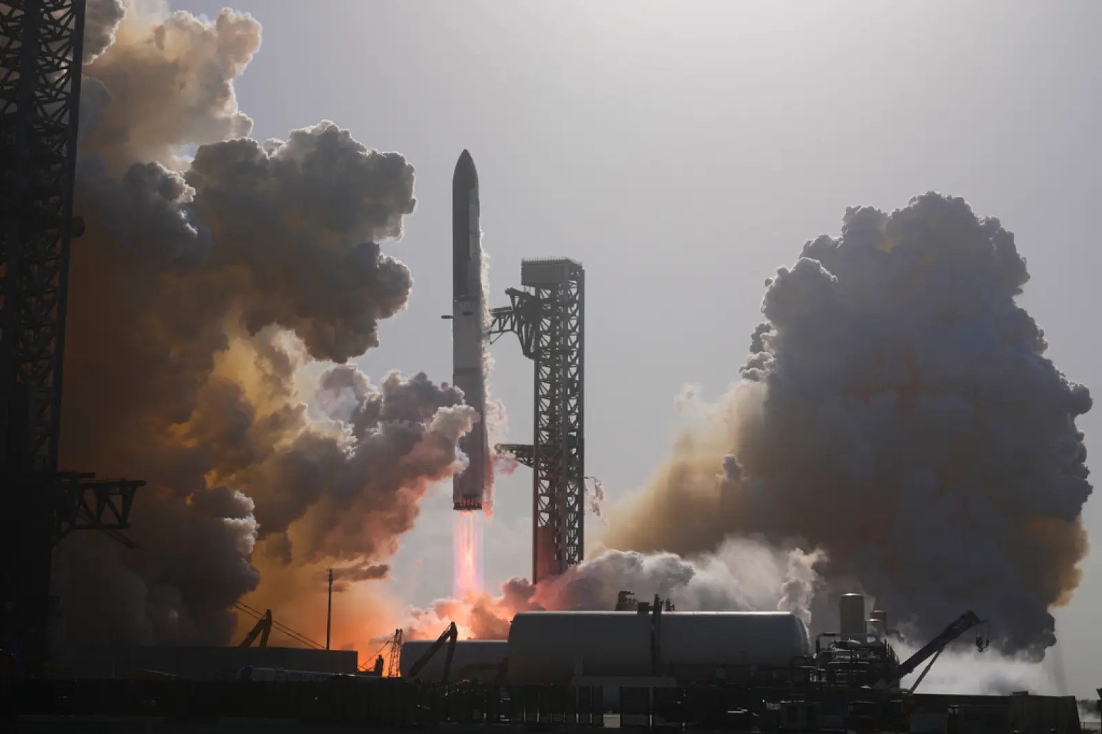 SpaceX Starship: Ετοιμάζεται για την πρώτη του τροχιακή πτήση – Οι κίνδυνοι και οι αλλαγές που μπορεί να φέρει