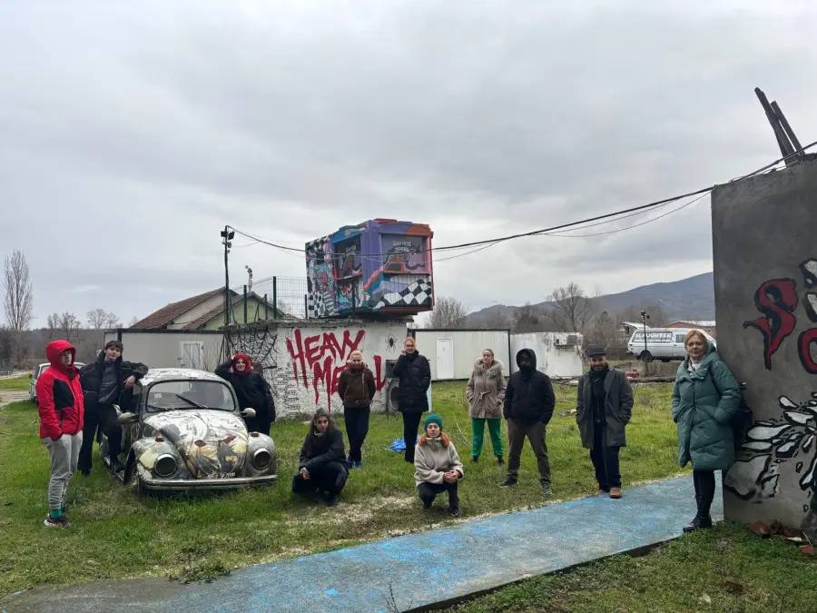 Interiors DARK TIMES: Όταν συνυφαίνονται η ποίηση με τη μουσική, την υποκριτική και το χορό