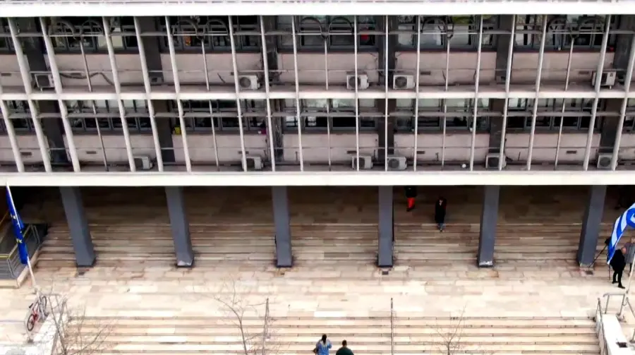 Θεσσαλονίκη: Διεκόπη η δίκη για την υπόθεση του 41 ετών Αλβανού που απέδρασε κατά τη μεταγωγή του στο Νοσοκομείο Σερρών