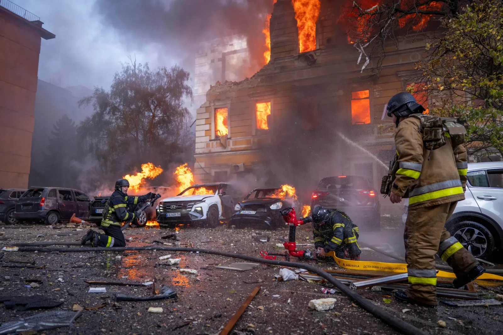 Ρωσική επίθεση στο κτήριο της Εθνικής Ακαδημίας Επιστημών στο κέντρο του Κιέβου – Πλήγμα της Ουκρανίας σε πετρελαϊκές εγκαταστάσεις στο Κρασνοντάρ