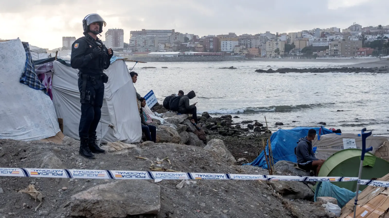 Ισπανία – Μεταναστευτική κρίση: Παραιτήθηκε ο εκπρόσωπος της κυβέρνησης στη Θέουτα