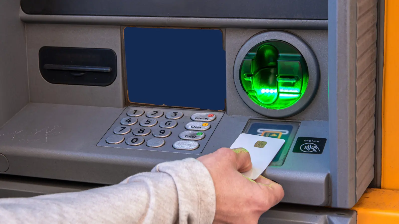 OΠΕΚΑ: 259 εκατ. ευρώ σε πάνω από ένα εκατομμύριο δικαιούχους – Ποιοι και πότε πάνε ταμείο