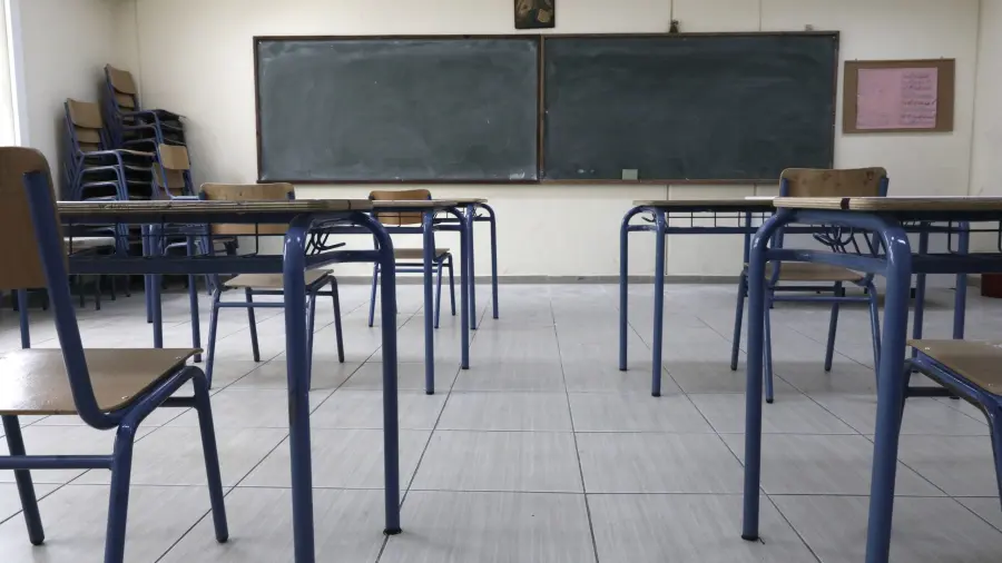 Επίθεση κατά εκπαιδευτικού σε σχολείο της Δυτ. Αττικής – «Απαράδεκτο» και «θλιβερό»
