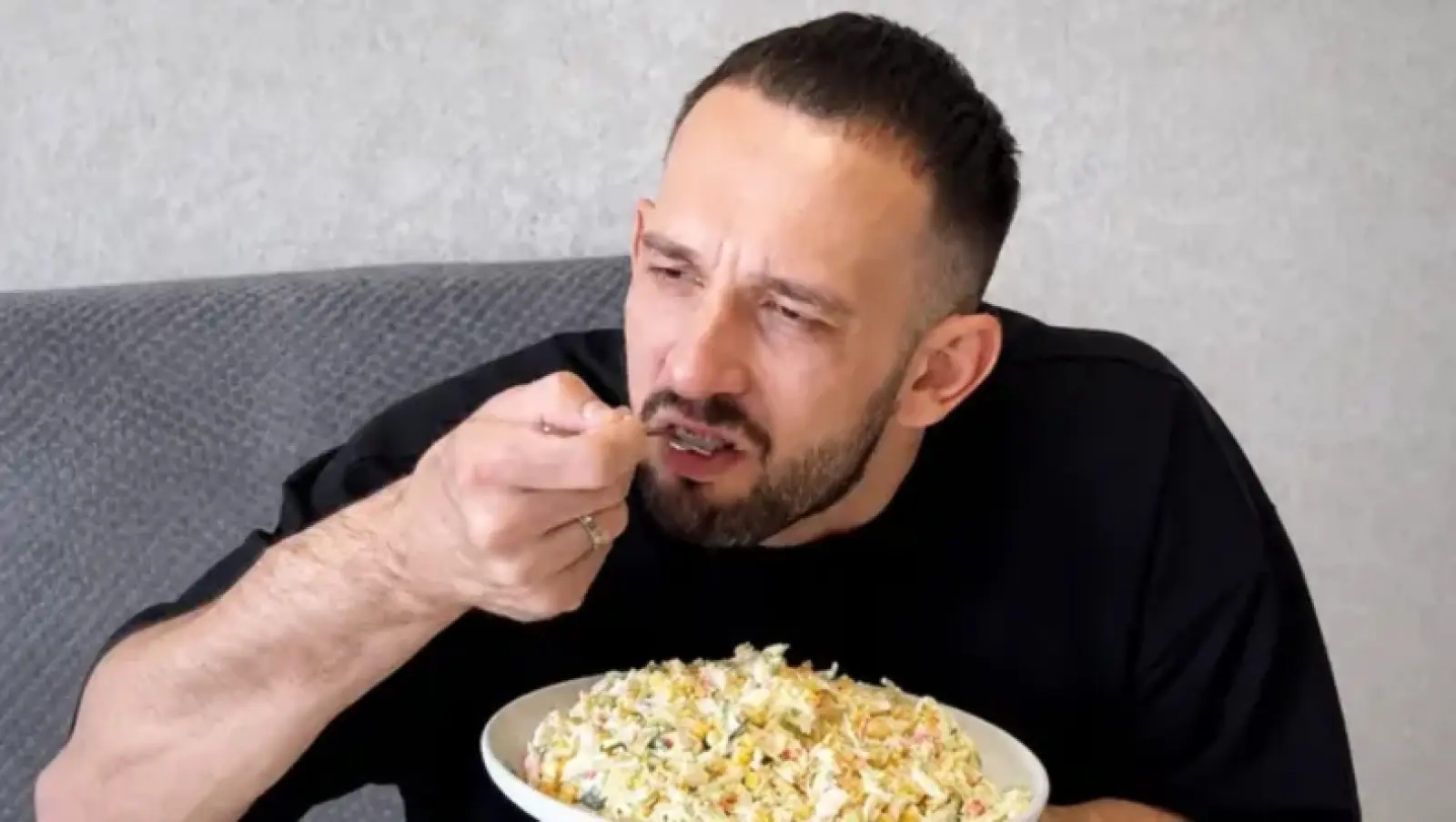 Fitness Influencer έχασε την ζωή του μετά από μια ακραία δίαιτα: Κατανάλωνε 10.000 θερμίδες ημερησίως